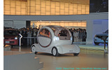 ゴーン社長がコンセプトカー「Pivo」に乗って登場の画像