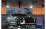 　東京モーターショー2005のプレス公開初日の19日、日産ブースにおいて同社代表取締役社長兼CEOのカルロス・ゴーン氏がブリーフィングを行ない、次期型GT-Rのコンセプトモデル「GT-R PROTO」を披露した。の画像