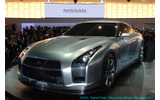 　東京モーターショー2005のプレス公開初日の19日、日産ブースにおいて同社代表取締役社長兼CEOのカルロス・ゴーン氏がブリーフィングを行ない、次期型GT-Rのコンセプトモデル「GT-R PROTO」を披露した。の画像