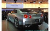 　東京モーターショー2005のプレス公開初日の19日、日産ブースにおいて同社代表取締役社長兼CEOのカルロス・ゴーン氏がブリーフィングを行ない、次期型GT-Rのコンセプトモデル「GT-R PROTO」を披露した。の画像