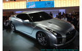 　東京モーターショー2005のプレス公開初日の19日、日産ブースにおいて同社代表取締役社長兼CEOのカルロス・ゴーン氏がブリーフィングを行ない、次期型GT-Rのコンセプトモデル「GT-R PROTO」を披露した。の画像