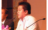 　「外野なので報道されて不思議なんですけど」。ライブドアCEOの堀江貴文氏は、セシールとの業務および資本提携の記者会見の席でコメントした。楽天がTBSに対して提案している経営統合に、ライブドアが関与しているとの報道に対するものだ。の画像