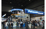 　松下電器産業のPanasonicブースは、プラズマテレビ「VIERA」やDVDレコーダー「DIGA」をはじめ、ノートPC「Let'snote」「TOUGHBOOK」、デジタルカメラ「LUMIX」、SDオーディオプレーヤー「D-Snap」などを紹介。の画像