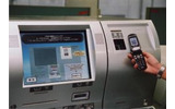 携帯電話の二次元バーコードでチェックイン。JALグループが7/31より全国の空港で導入の画像