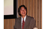 mobidec2005 初日の29日、「ドコモのコンテンツ戦略の今後 〜キーワードはリアル&リッチ〜」と題して、NTTドコモの山口善輝氏が同社のコンテンツ戦略の現状と今後を紹介した。の画像