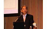 　mobidec2005において、アイピーモバイルの取締役丸山孝一氏は「アイピーモバイルのモバイルブロードバンドサービス」と題して講演。同社が来年10月に開始を予定しているモバイル向けデータ通信サービスと、サービス開始後の戦略について紹介した。の画像