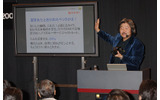 プロカメラマンの阿部秀之氏によるD200セミナー。阿部氏が、D200の魅力を熱く軽快に語る。本日のトークも絶口調の画像