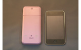 iPhoneとのサイズ比較(プレイ フォー ハー オーデパルファム、50ml)の画像