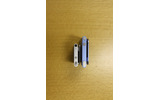 iPod nano/iPod shuffleの操作ボタン部分。iPod shuffleの小ささが分かるの画像