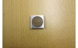 iPod shuffleのクリックホイールは、10円玉とほぼ同じ直径の画像