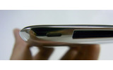 iPod touchのDock部分脇に搭載されたスピーカーの画像