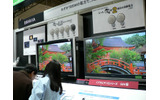 　12月15日から17日まで東京ビッグサイトで開催されている環境イベント「エコプロダクツ2005」には、リサイクル業界や自動車業界、石油業界などとともに、ソニーや日立、東芝、松下、シャープ、NECといった電機メーカーも参加してその環境技術の展示を行っている。の画像