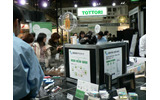 　12月15日から17日まで東京ビッグサイトで開催されている環境イベント「エコプロダクツ2005」には、リサイクル業界や自動車業界、石油業界などとともに、ソニーや日立、東芝、松下、シャープ、NECといった電機メーカーも参加してその環境技術の展示を行っている。の画像