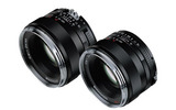 　コシナは20日、フィルムカメラとデジタルカメラの双方に対応する単焦点レンズ「Carl Zeiss Planar T*」2種を国内販売すると発表した。の画像