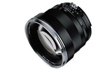 　コシナは20日、フィルムカメラとデジタルカメラの双方に対応する単焦点レンズ「Carl Zeiss Planar T*」2種を国内販売すると発表した。の画像