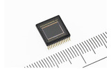 　シャープは24日、普及型コンパクトデジタルカメラ向けの1/2.5型700万画素CCD「RJ23U3BA0ET」を開発したと発表した。サンプル出荷は1月25日で、サンプル価格は4,000円。量産出荷は4月から。の画像