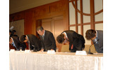 　「ご心配をおかけしました、大変申し訳ありません」。今回のライブドアの記者会見は、新体制の発表とお詫びとなった。の画像