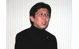 ユーザ数増の要因や、今後の展開について説明する小池恒右オリコン社長の画像
