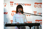 奥華子さんの透き通った歌声が会場を包み込むの画像