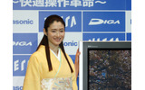 松下電器産業は8日、薄型テレビ「VIERA」シリーズの新ラインアップとして、地上・BS・110度CSデジタルハイビジョンプラズマテレビ「PX600シリーズ」4機種を発表した。発表会には、イメージキャラクターの小雪も登場。の画像