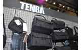 カメラバッグの代名詞ともいえるTENBAの新作はメトロパックII。このシリーズにはノートPCが入るタイプとカメラのみのタイプがあり、後者が新作の画像