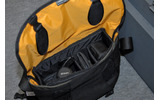 CRUMPLERのメッセンジャーバッグに市販のカメラ用インナーバッグをセットすれば簡単なメッセンジャー風カメラバッグのできあがりの画像