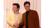 ジェリー・ヤン氏と井上雅博氏の画像