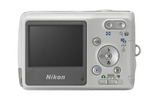 背面には、2.0型8.6万画素液晶ディスプレイを装備の画像