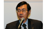 　WIRELESS JAPAN初日の基調講演でKDDIの代表取締役社長 兼 会長の小野寺正氏による自社のインフラ整備のポリシーやau事業を軸としたワイヤレス通信サービスについての発表が行われた。の画像