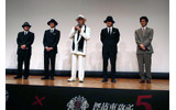 脚本の林海象氏と出演者一同が集合の画像