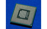 　インテルは27日、Core 2プロセッサーファミリーとして、デスクトップPC向けのデュアルコアCPU「Core 2 Extreme」「Core 2 Duo」（Conroe）と、ノートPC向けのデュアルコアCPU「Core 2 Duo」（Merom）を発表した。の画像