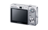 　ソニーは、ISO1,000の高感度に対応した600万画素デジタルカメラ「サイバーショット DSC-W50」を9月8日に発売する。価格はオープンで、予想販売価格は3万円前後の見込み。の画像