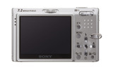　ソニーは、有効720万画素の1/2.5型CCDを搭載し、光学式手ブレ補正機能とISO1,000に対応した薄型デジカメ「サイバーショット DSC-T10」を8月25日に発売する。価格はオープンで、実売予想価格は4万円前後。の画像