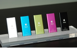 背面は、アップルのマークとiPodのロゴが目立っているの画像