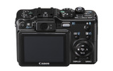 背面には、2.5型約20.7万画素液晶ディスプレイを装備。なお、従来のバリアングルタイプではなくなっているの画像