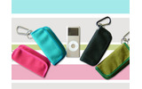 ファブリックライフは、同社オンラインショップ「suono」において、第2世代iPod nanoに対応したオリジナルケース「tocca nano」の販売を9月27日に開始した。価格は3,980円。の画像
