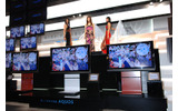 メインステージでは、液晶テレビ「AQUOS」と国内一貫生産の亀山工場をPRの画像
