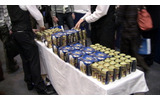 パーティーセッションではビールと食事が振る舞われたの画像