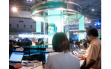 10月18日から21日までの4日間、東京ビッグサイトで「WPC TOKYO 2006」が開催されている。マイクロソフトの展示ブースにはデモ用のノートPCが250台並んでいる。の画像