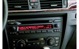 　ビー・エム・ダブリュー（BMJ）は24日、iPodを同社のBMW車両搭載のオーディオ機器に接続するキットを25日より発売すると発表した。これまでは、一部車種に限られていたが、今回、その対象が大幅に広がる。の画像