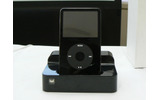 Wireless Dock for iPodにiPodを装着した様子の画像