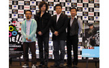 舞台挨拶に登場した（左から）山下敦弘監督と出演者の新井浩文、三浦友和、木村祐一の画像