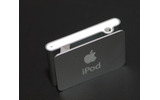 アップルコンピュータは31日、デジタルミュージックプレーヤー「iPod shuffle」の新製品を11月3日に発売すると発表した。フラッシュメモリ容量は1Gバイトで、最大収納曲数は240曲。価格は9,800円。の画像