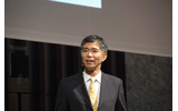 　シマンテックは2日、東京都内のホテルにて「Symantec Vision 2006」を開催した。基調講演には、日本法人社長の木村裕之氏に加え、米本社から会長兼CEOのジョン・トンプソン氏などが顔を揃え、日本市場を重視する姿勢を鮮明にした。の画像