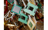 飾り付けに使われたCPU。チップセットのようなものもあったの画像