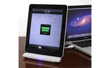 新型iPad対応、充電中にiPhone・iPadの操作が可能な充電スタンド