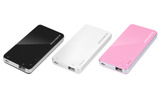iPhone 4Sを2回満充電できる薄型補助バッテリ……スマホの充電にも対応