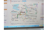 移動経路通知のデモ画面。どこへ向かっているかがわかり、万が一の際に捜索するにしても、現在位置のみを通知するサービスよりも多くの情報を得られるのが特徴。の画像