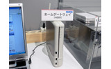 ホームゲートウェイ（HGW）の実機。商品化されるまでには、さらに小型化されるはずだの画像