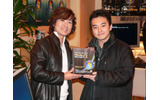 ドスパラ秋葉原本店が主催する「Ultimate Cafe」では、声優の古谷徹さん、セインカミュさん、AMDの“アニキ土居”氏、インテルの“神様天野”氏、アイドルグループ「プリマベーラ」が勢揃いし、賑やかなカウントダウンとなった。の画像
